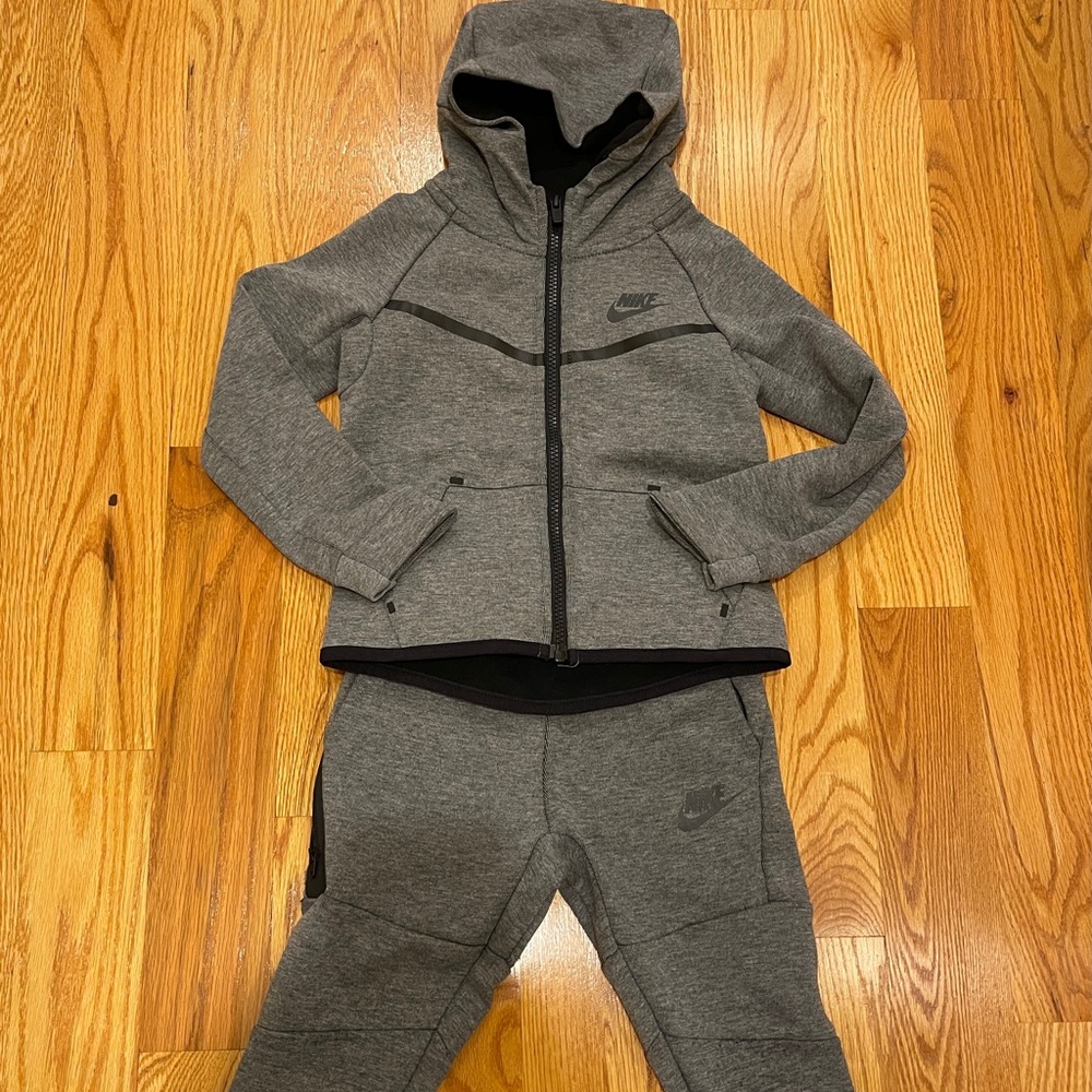 Nike tech gray toddler 3T